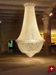Ein Kronleuchter aus Tampons (Joana Vasconcelos, Portugal)